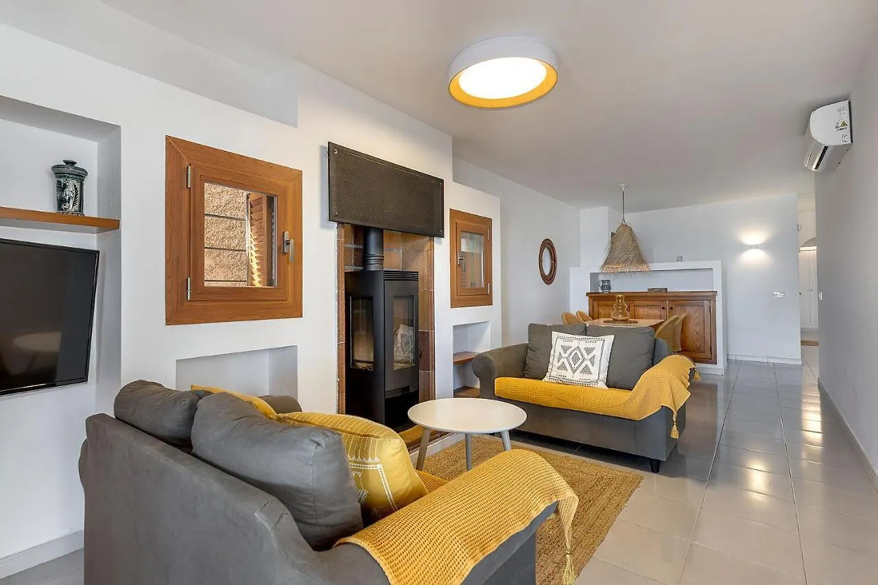 La Gola Apartment, First-Line Beachfront, Newly Refurbished 포엔샤 항구 0*,  스페인