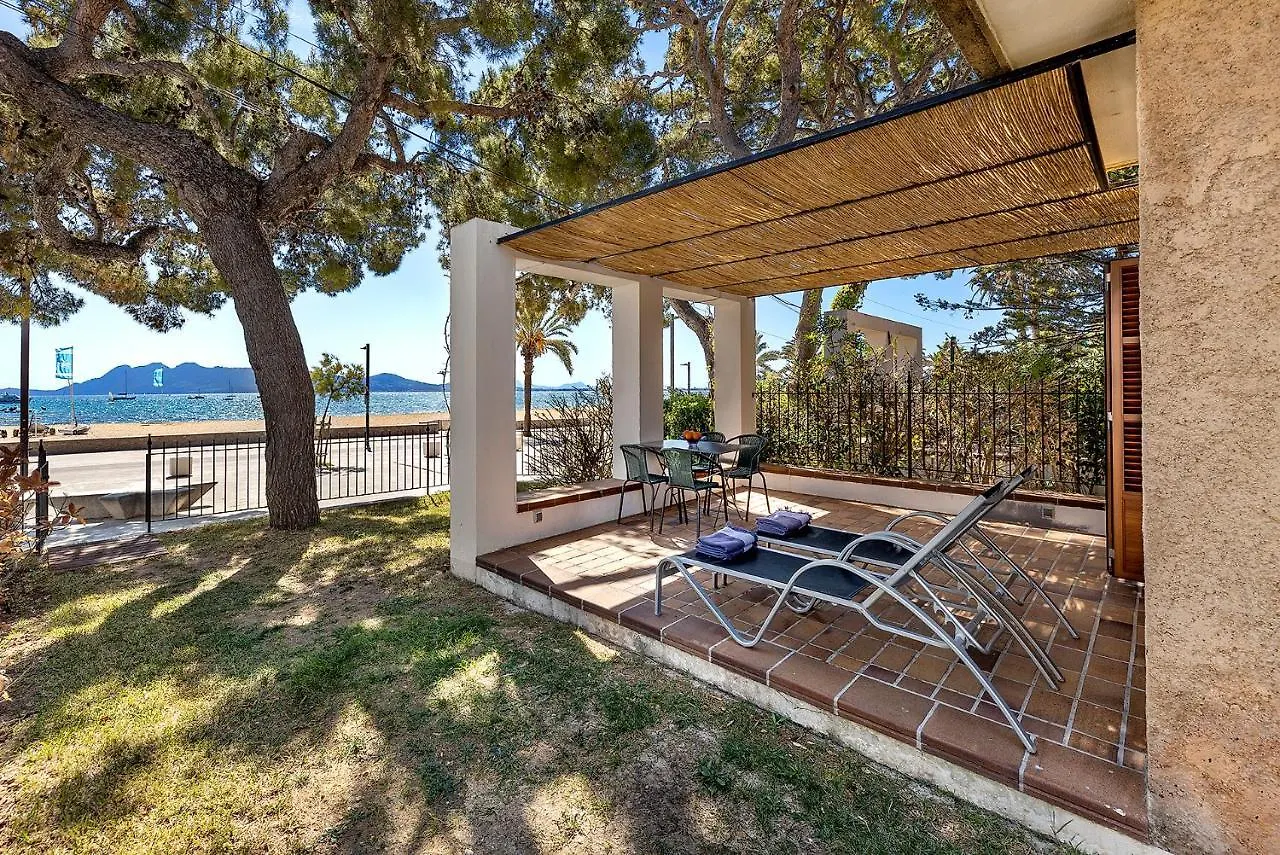 La Gola Apartment, First-Line Beachfront, Newly Refurbished location