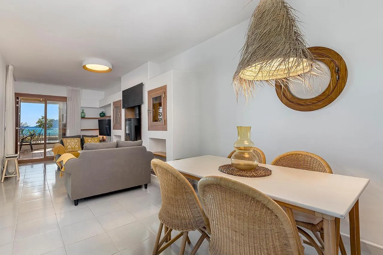 아파트 La Gola Apartment, First-Line Beachfront, Newly Refurbished 포엔샤 항구 스페인