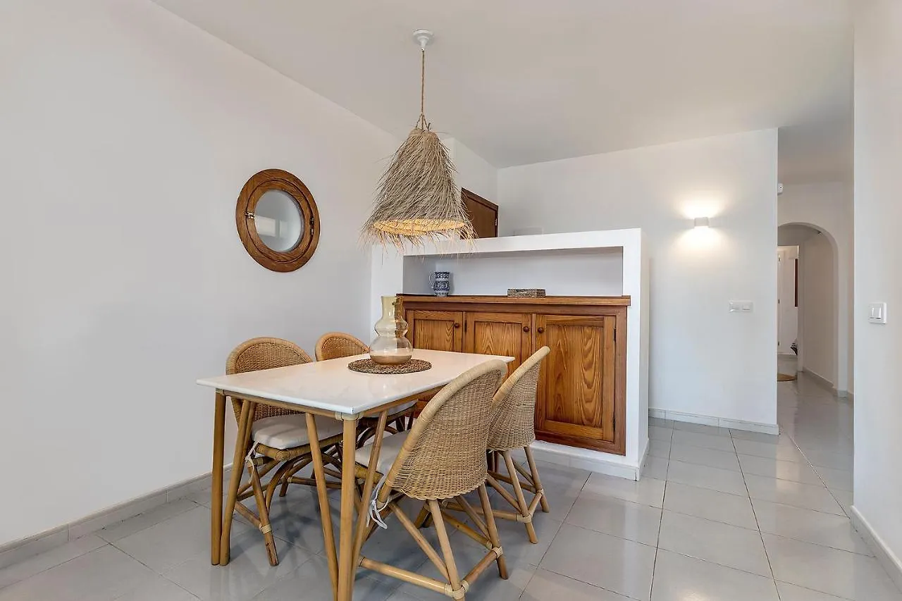 아파트 La Gola Apartment, First-Line Beachfront, Newly Refurbished 포엔샤 항구