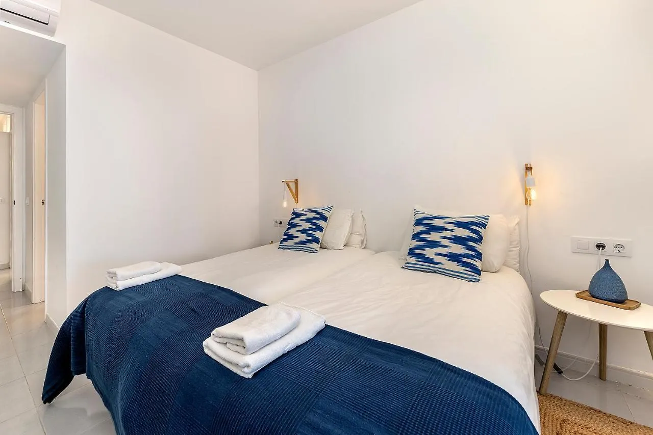 아파트 La Gola Apartment, First-Line Beachfront, Newly Refurbished 포엔샤 항구 스페인